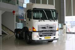 廣汽日野 700系列重卡 350馬力 6X4 牽引車(YC4250SS3PK)