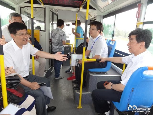 撫順市政府副秘書長孟憲智實(shí)車體驗(yàn) 商用車之家訊