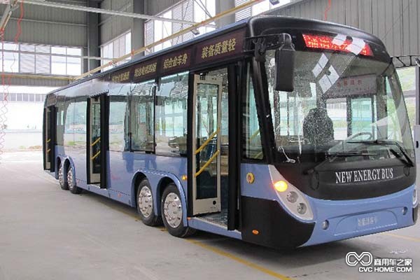 商用車之家 國內(nèi)首輛八輪輕量化低地板全電動(dòng)客車下線