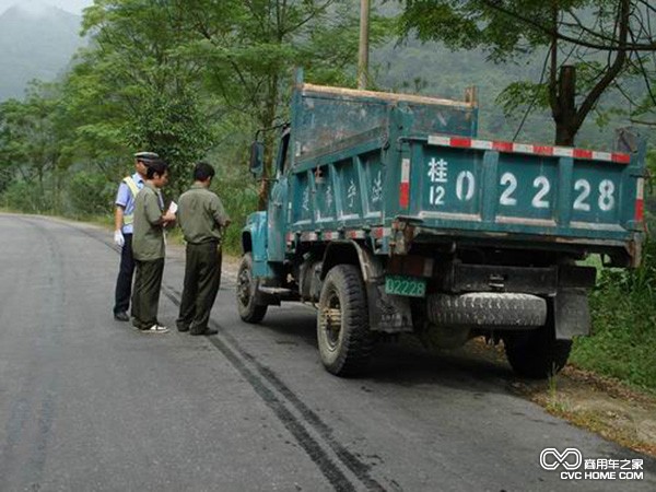 執(zhí)法 低速貨車圖